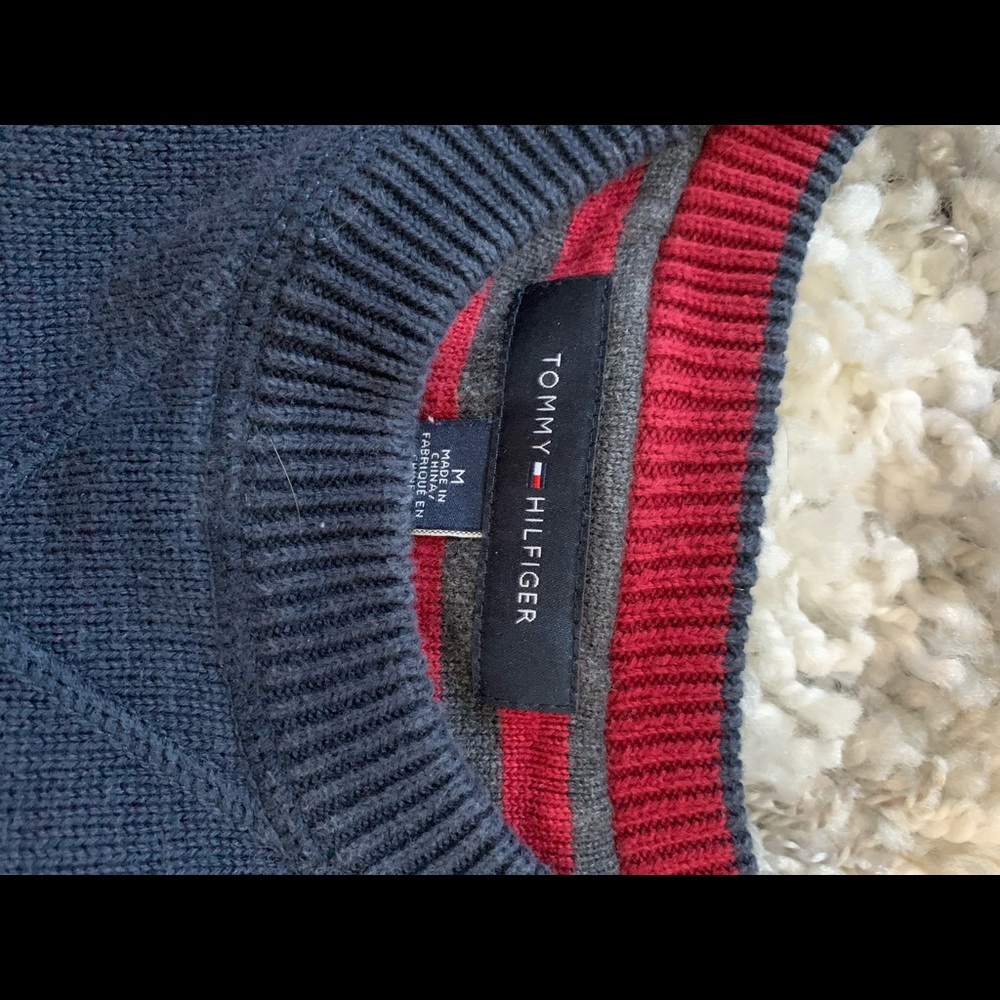 Tommy Hilfiger Sweaters - Picture 7 of 7